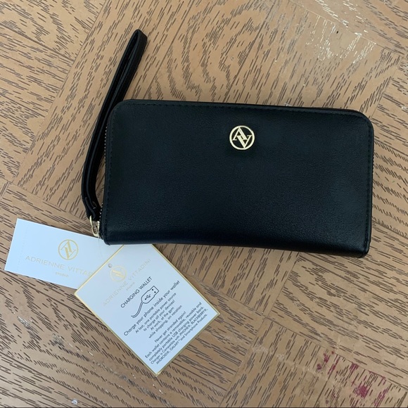 Adrienne Vittadini Handbags - Adrienne Vittadini Charging Wallet